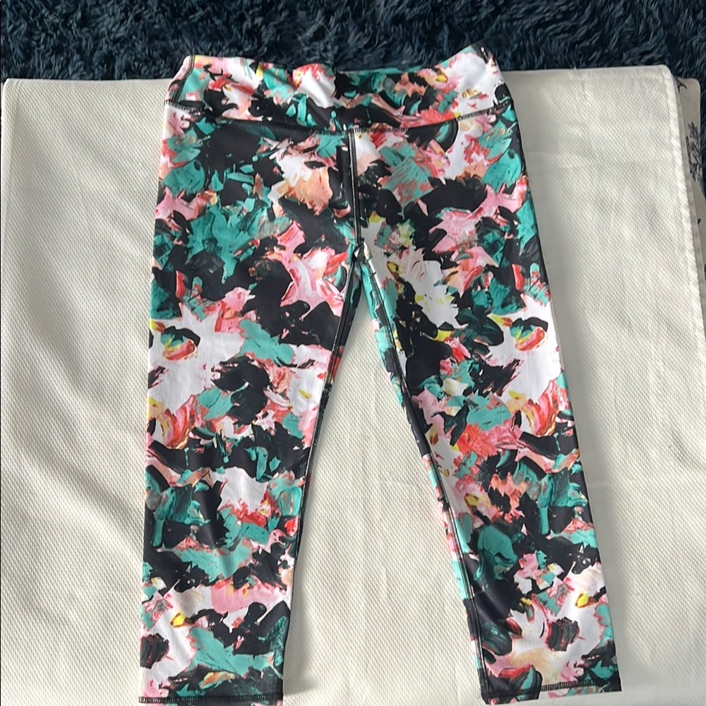 New  Fabletics Capri Leggings